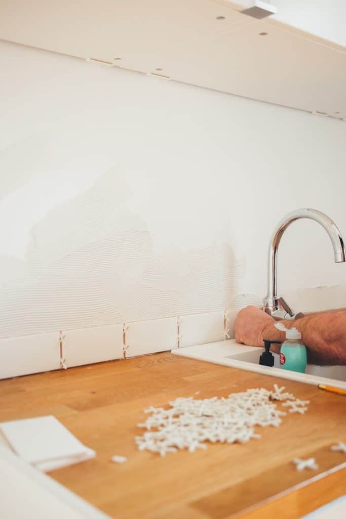Quel type de technicien peut effectuer un dépannage de plomberie ?