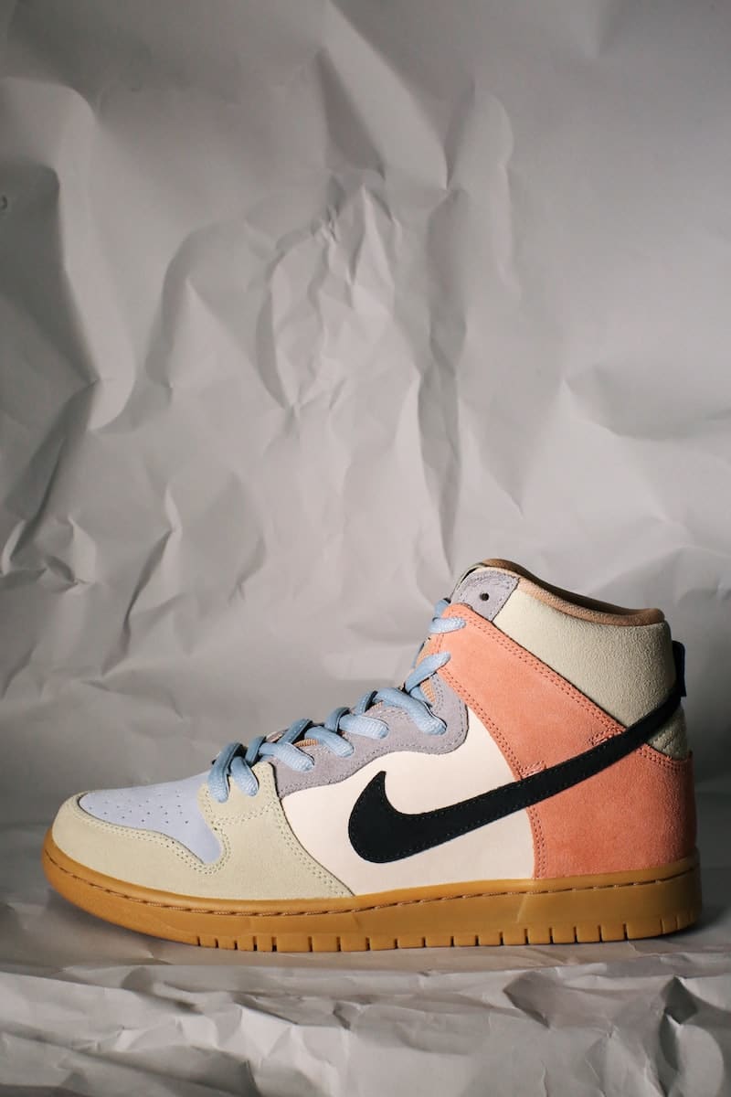 quelle couleur de chaussures peut on porter avec une robe d’hiver ? Quelle couleur de chaussures peut-on porter avec une robe d'hiver ?